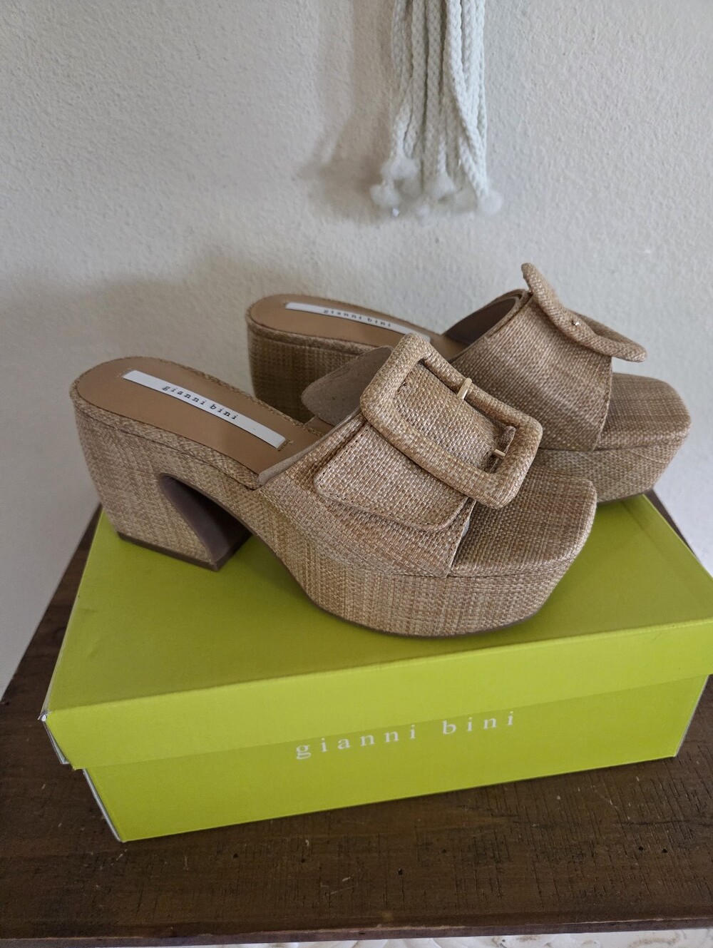Gianni Bini Anders Mismatched Buckle Platform Slide Sandals Size 5.5 NWT